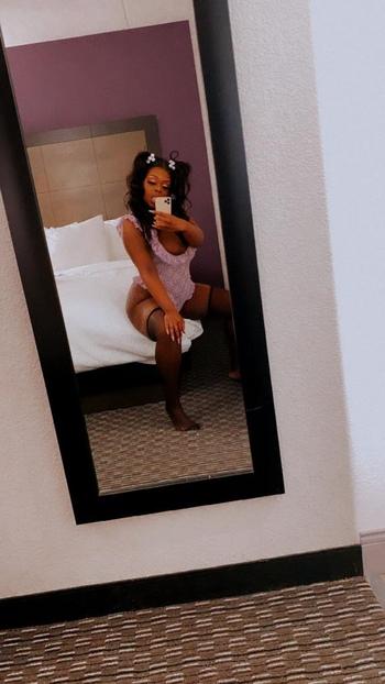 Olivia, 25  female escort, Palmdale