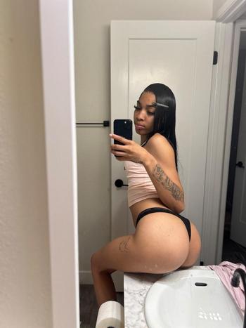 hunny , 23  female escort, Palmdale